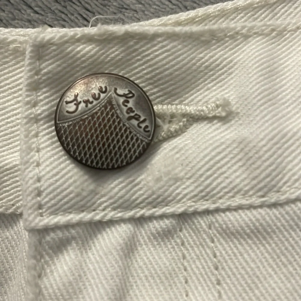 Free People Crème Denim Shorts Size 28 - Picture 5 of 7